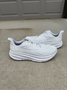 Women’s Hoka Bondi (size 10)